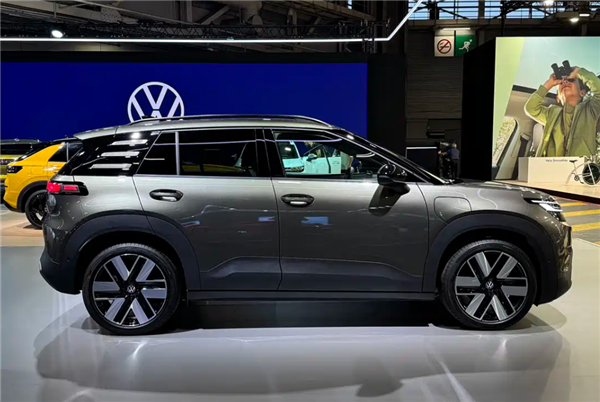 纯电紧凑型SUV!大众ID.CROSS实车亮相:外观硬核