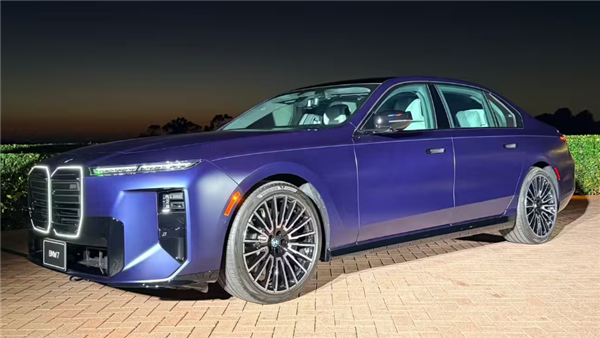宝马7系用回V8动力!2027款宝马M760 xDrive发布:最高570马力