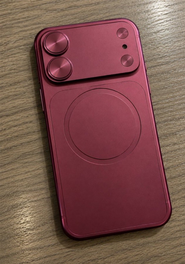 iPhone 18外观渲染图出炉:Pro版同款大矩阵镜组 无长焦镜头