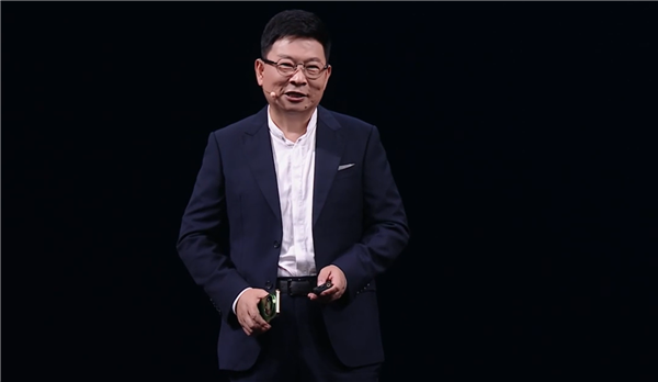 Mate90 Pro Max典藏版相机模块套装19499元 余承东:华为全栈自研 超越单反镜头的能力
