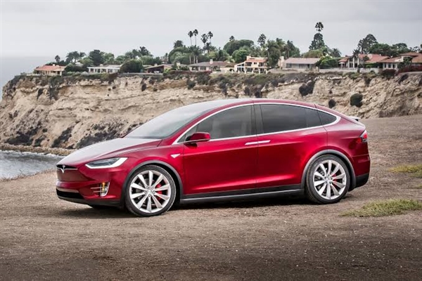 老车主集体过年!2017年的特斯拉Model S/X喜提FSD V14 Lite