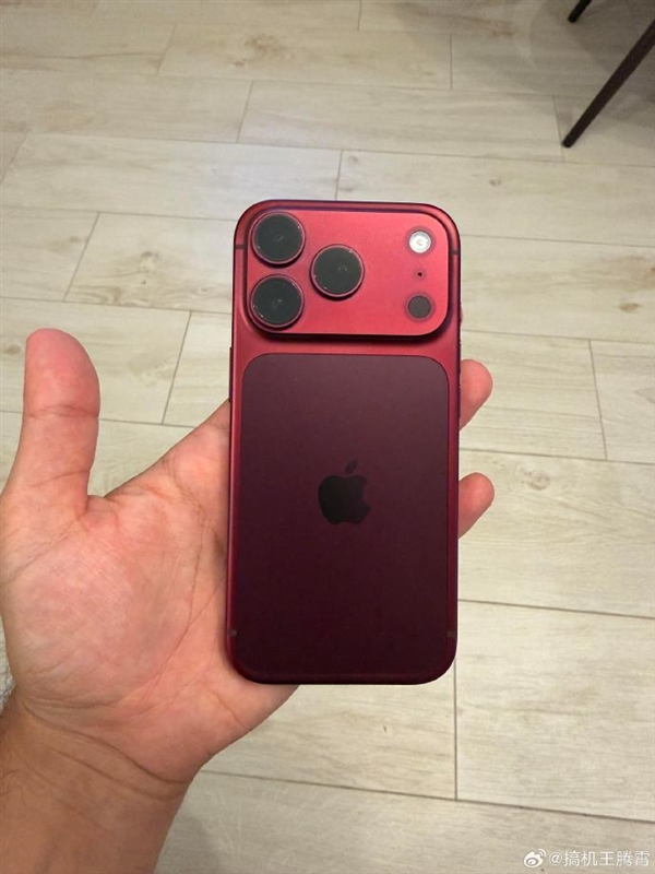 用户买苹果iPhone18 Pro红色吐槽:开始氧化褪色 真机惨不忍睹